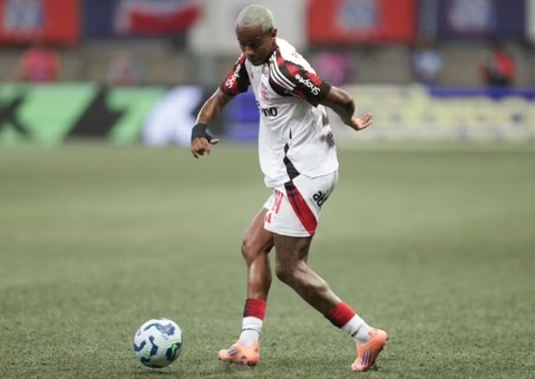 Diretoria do Flamengo quer multar Wallace Yan após expulsão contra o Bahia