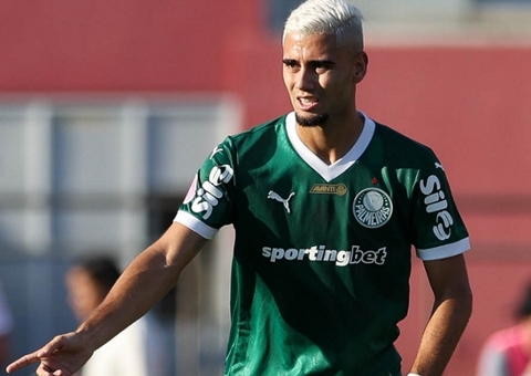 Andreas Pereira se pronuncia sobre lance polêmico em clássico Choque-Rei