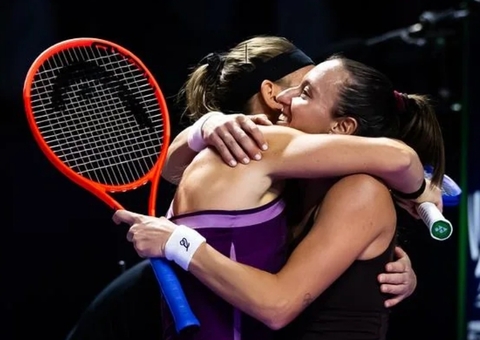 Luisa Stefani faz história ao ir à decisão de duplas do WTA Finals