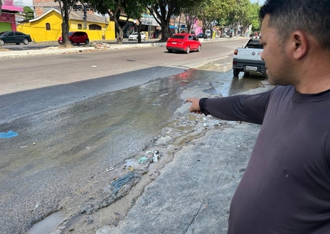 Cano da Águas de Manaus rompe, espalha lama e revolta moradores na Av. Itaúba; vídeos