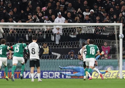 STJD multa Corinthians por arremesso de objetos em campo contra o Palmeiras