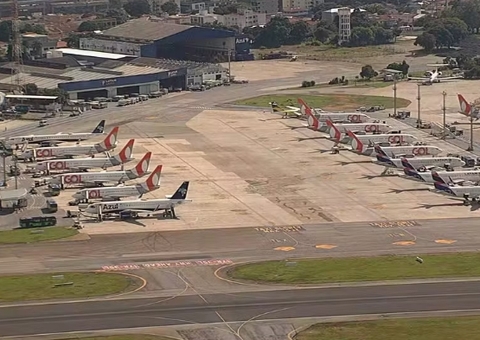 Congonhas suspende operações e desvia voos por causa de pipas