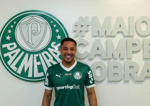 Vitor Roque é apresentado no Palmeiras
