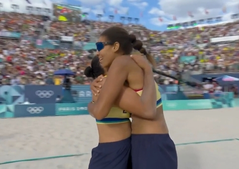 Ana Patrícia e Duda levam susto, buscam virada e se garantem na semifinal