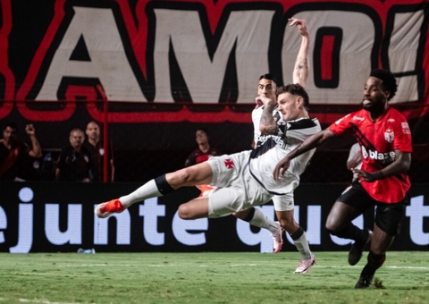 Em jogo ruim, Vasco vence Atlético-GO com a força da torcida e avança na Copa do Brasil