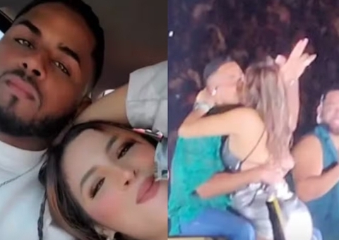 Influenciadora casada sobe em palco, beija cantor e marido pede divórcio