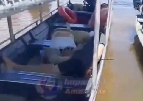 Vídeo chocante mostra populares encontrando corpo de casal morto em Tefé 