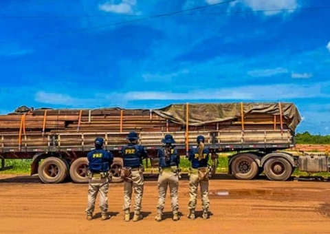 Carga irregular de madeira é interceptada pela PRF no Amazonas