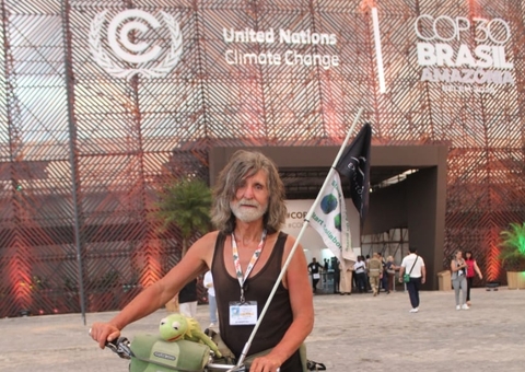"O poder está com o povo", diz mochileiro alemão durante passagem na COP30