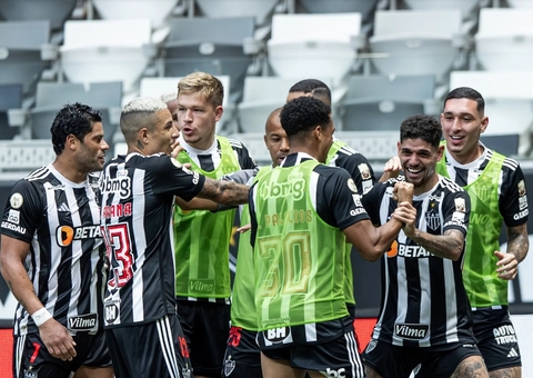 Atlético-MG vence, se garante na Sul-Americana e rebaixa o Athletico-PR para a Série B