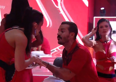 Mateus e Eva discutem durante festa: 'Não venha mais dar explicação'