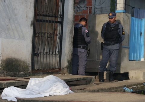 Homem é morto com pelo menos 10 tiros no Beco Pantanal