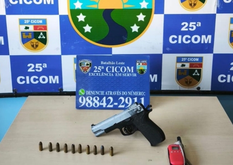 Grupo foge ao ver viatura e polícia apreende munições e arma falsa no Armando Mendes