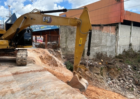 Av. Autaz Mirim recebe reaterro para garantir segurança e pavimentação