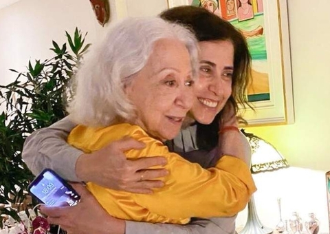 Fernanda Montenegro escreve carta aberta a Fernanda Torres e a chama de 'fenômeno'