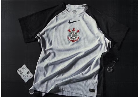 Corinthians negocia trocar Nike por Adidas em contrato de até R$ 1 bilhão