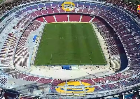 Camp Nou, casa do Barcelona, recebe novo gramado
