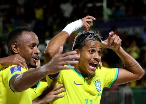 Brasil atropela a Espanha e vai à semi da Copa do Mundo de futebol de areia