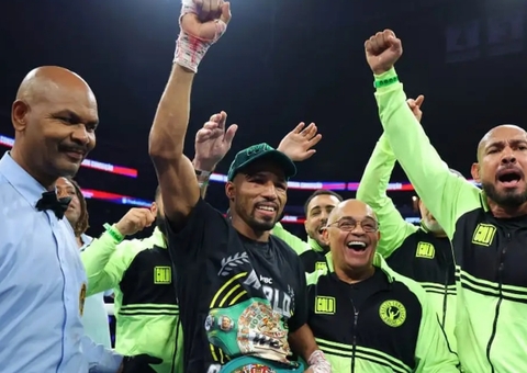 Campeão mundial Robson Conceição é recebido com festa na Bahia