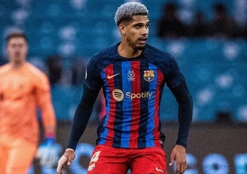 Juventus se aproxima de zagueiro do Barcelona, diz jornal