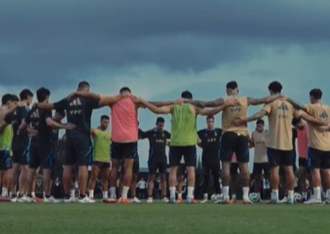 Argentina homenageia Miguel Ángel Russo com minuto de silêncio em treino
