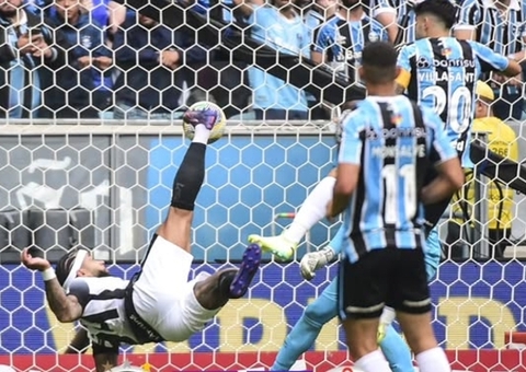 Memphis provoca goleiro do Grêmio após confusão e golaço