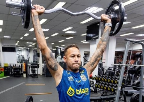 Neymar faz trabalho na academia e não vai a campo em treino do Santos