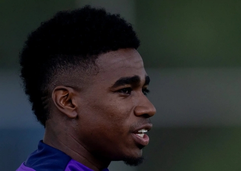 Félix Torres vai da titularidade ao fim da fila e Corinthians não descarta venda