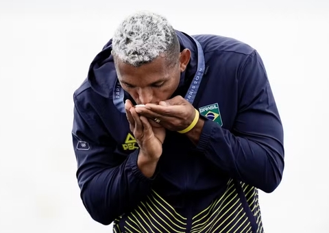 Isaquias Queiroz garante a prata no C1 1000m em Paris