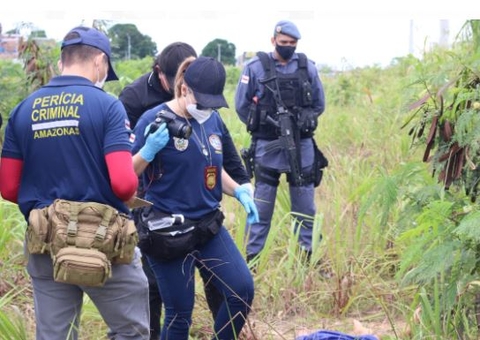 Com fio amarrado ao pescoço, jovem é jogado de dentro de carro em Manaus