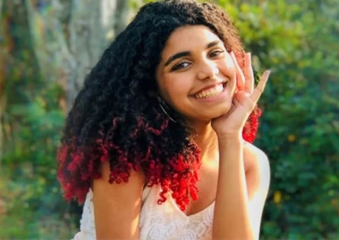 Blogueira de 14 anos morre à espera de leito em UTI