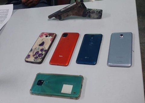 Vítima rastreia celular e leva polícia a assaltante de ônibus em Manaus