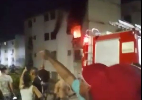 Vídeo mostra apartamento em chamas e pânico entre moradores no Viver Melhor