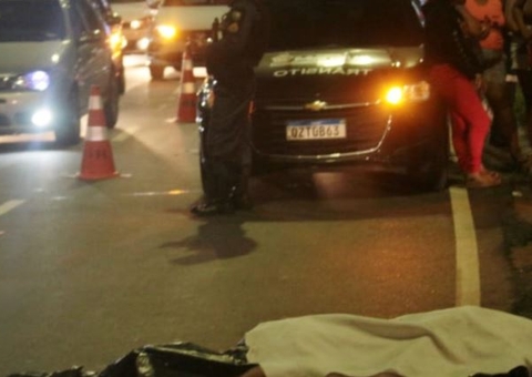 Homem morre atropelado por ônibus após tropeçar em sandália no Coroado