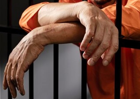 Foragido por estupro é preso dentro de drogaria no Parque 10