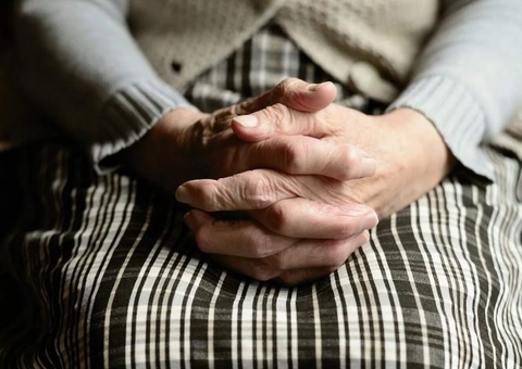 Idosa de 72 anos maltratada pelo marido de 53 é resgatada no Amazonas