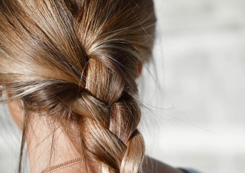 Lei que estabelece fornecimento de peruca às pessoas com alopecia é promulgada no Amazonas