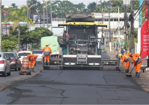 Obras de asfalto da prefeitura são temporariamente paralisadas em Manaus