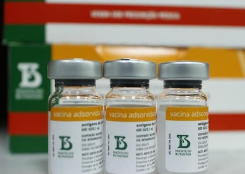 Amazonas recebe remessas com 41.620 doses de vacinas contra Covid-19