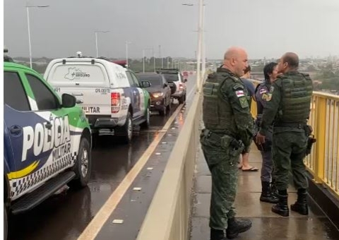 Bombeiros fazem buscas por paraquedista que caiu no Rio Negro; Três foram resgatados