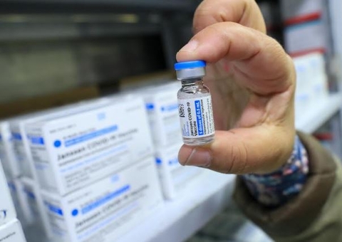 Amazonas recebe 106 mil doses de vacinas, incluindo lote da Janssen