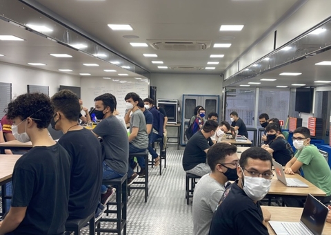 Projeto recebe 200 novos bolsistas dos cursos de engenharia da UEA