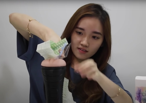 Vídeo mostra como usar camisinha unissex; aprenda