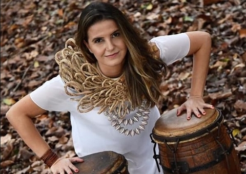 Cantora Leka Denz é atração do Casarão de Ideias, nesta quarta-feira