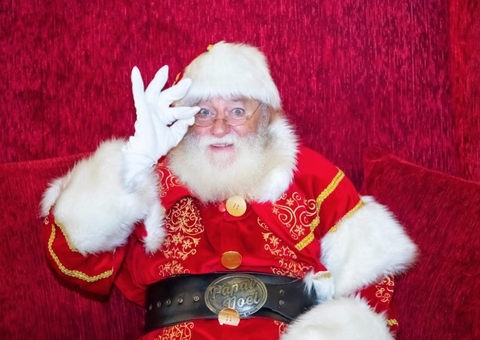 Campanha 'Presente Solidário' e chegada do Papai Noel movimentam shopping em Manaus