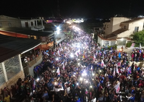 Keitton Pinheiro faz passeata histórica em Coari e mostra força política