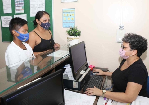 Escolas estaduais são postos de matrícula para pais e responsáveis sem internet
