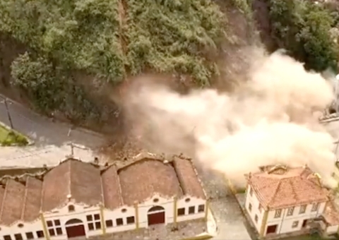 Deslizamento de terra destrói casarão histórico em Minas Gerais; vídeos impressionantes