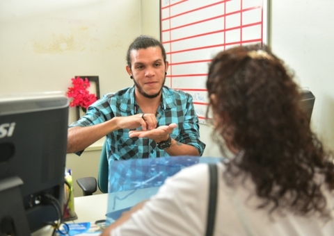 Profissionais da saúde serão capacitados para atendimento em Libras em Manaus