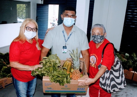 Combate ao desperdício: alimentos são coletados em feiras e doados a famílias do bairro Redenção